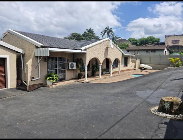 3 BEDROOM HOUSE FOR SALE IN SEA VIEW